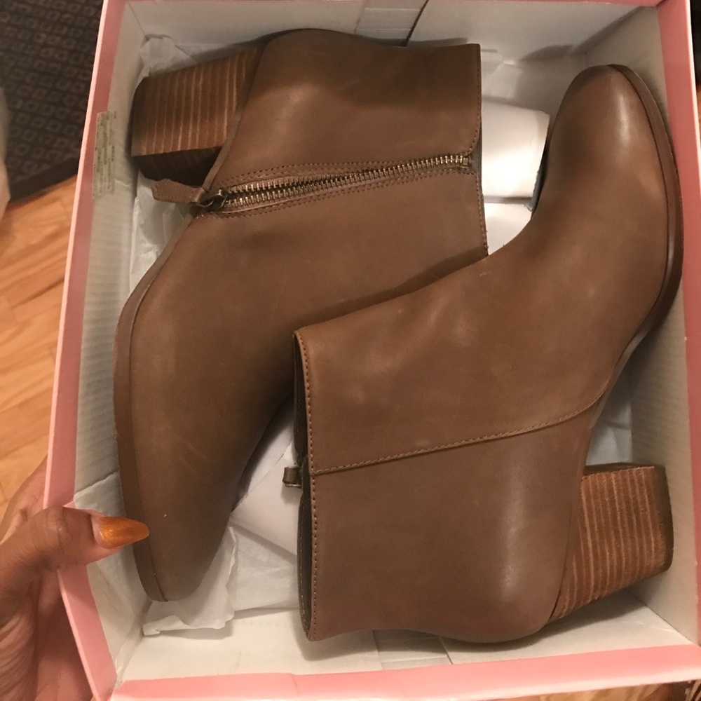 Taupe/ brown ankle boots